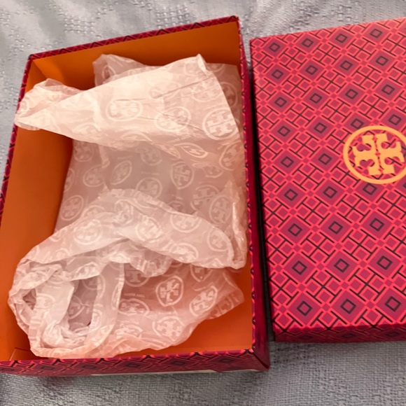 Tory Burch empty box🌺🥰plus a shopping bag💝🌺 - Picture 6 of 14